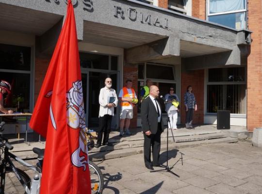 Dviratininkai aplankė piliakalnius