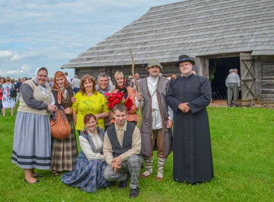 Kleboniškių kaimo klojime vaidino Kalvarijos teatras