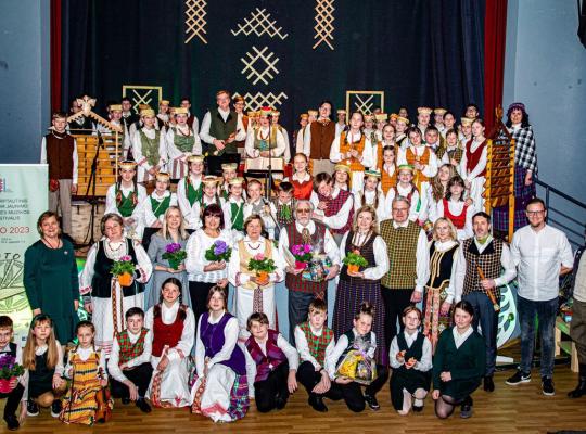 Šeduvoje nuskambėjo VIII tarptautinis vaikų ir jaunimo tautinės muzikos festivalis „Tūto 2023“