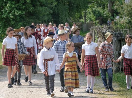 Į Kleboniškių muziejų sukvietė piemenėlių Sekminės