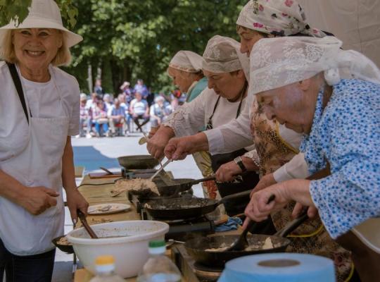 Radviliškis kvepėjo Sekminių kiaušiniene