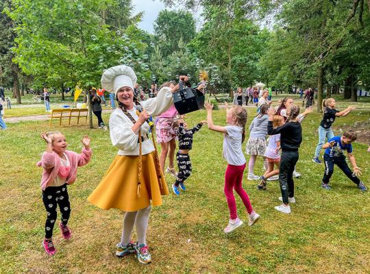 Alksniupiuose – vasaros šventės „Saulėgrįža“ šurmulys ir nuoširdi bendrystė