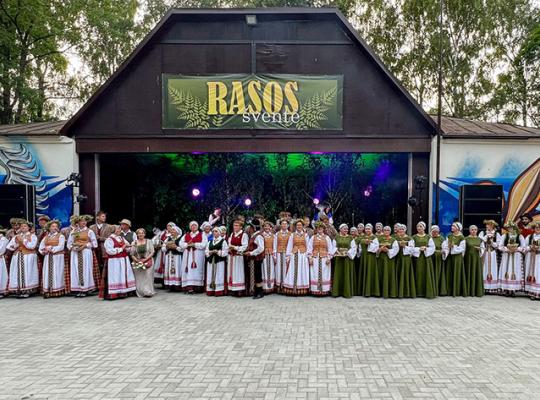 Šeduvoje – nuotaikinga ir linksma Rasos šventė