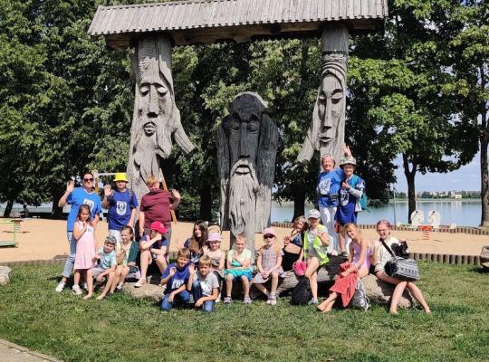 Vaikai turiningai ir prasmingai leido laiką stovykloje „5 žingsniai“