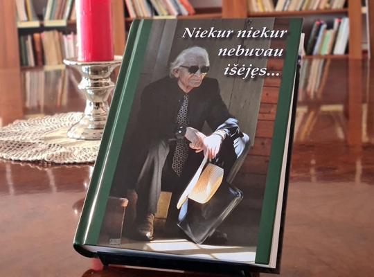 Dovana bibliotekai – kraštiečio V. Kalvaičio atminimui skirta knyga „Niekur niekur nebuvau išėjęs“