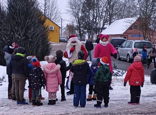 Pociūnėliuose įžiebta eglutė ir surengtas padėkos vakaras
