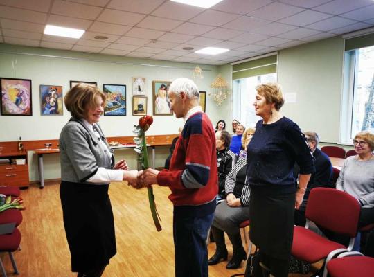 Spalvingi Nijolės Vitalijos Veseckienės paveikslai alsuoja vasara ir saulėtomis dienomis