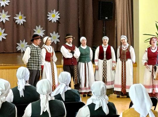 Pociūnėliuose koncertavo tarptautinio folkloro festivalio kolektyvai