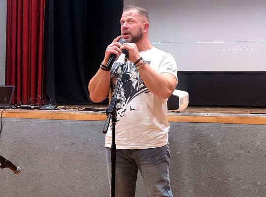 Šeduvoje – prasmingas susitikimas ir pokalbiai apie išsilaisvinimą iš priklausomybių gniaužtų