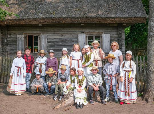 Kleboniškių kaimo buities muziejuje vyko smagios „Piemenėlių Sekminės“