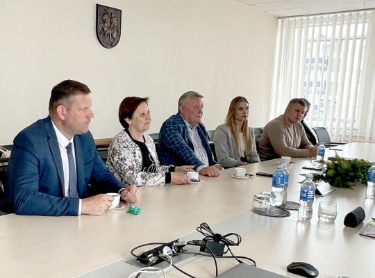 Kultūros, švietimo ir sporto komiteto nariai susitiko su kolegomis iš Pakruojo