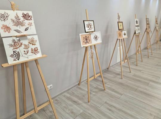 Bibliotekoje – karpiniai iš medžių lapų
