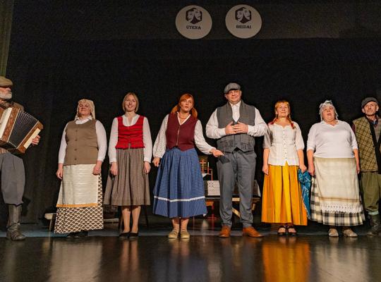„Trijų mėnesių teatro kelionė Baisogaloje: „Vaidina kaimynai“ subūrė kūrėjus ir žiūrovus į bendrą sceną