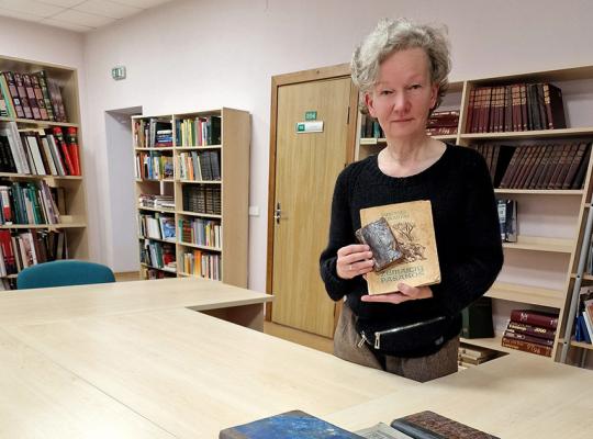 Žydra Jomantienė bibliotekai padovanojo senųjų leidinių