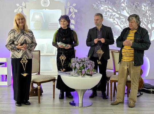 „Poezijos pavasaris 2026“ Radviliškyje – žodžio, muzikos ir pavasarinių žiedų šventė