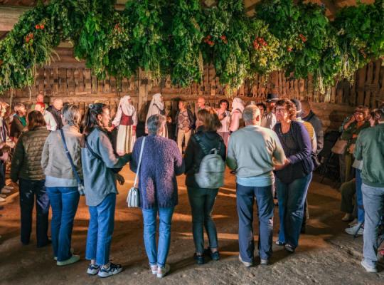 Kleboniškių kaimo buities muziejuje atidarytas klojimo teatro sezonas