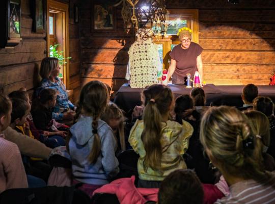 Kleboniškių muziejuje klojimo teatro sezoną baigė pasaka