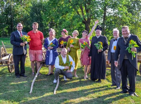 Klojimo teatro sezoną Kleboniškių kaimo buities muziejuje užbaigė žemaičiai