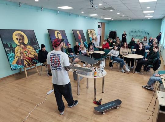 Kūrybinės dirbtuvės jaunimui su „COMMUNE DIY“ komanda