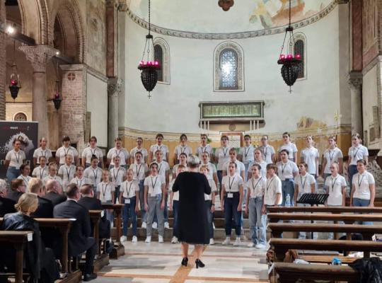 Aukso diplomas – Radviliškio muzikos mokyklos jaunių chorui „Saulės vaikai“