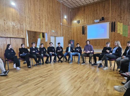 Baisogaloje startavo projektas „Jaunimo Menoterapija“