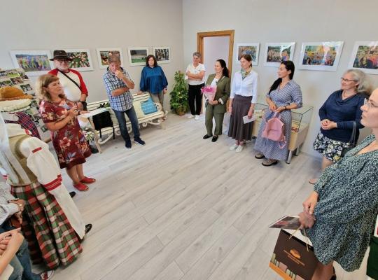 Radviliškio bibliotekoje atidaryta Dainų šventėms skirta paroda