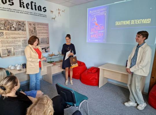Bibliotekoje pristatyta jaunojo rašytojo T. Valiūno knyga „Lažybos prie karsto“