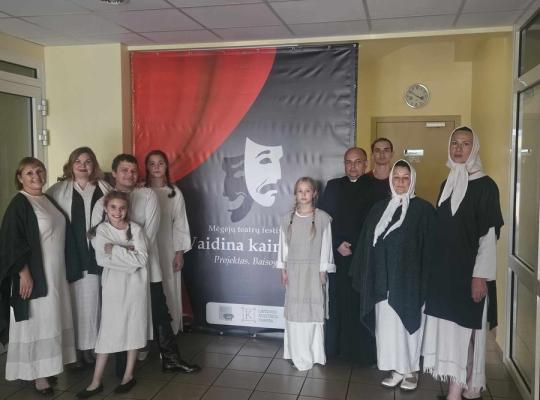 Teatrai sugrįžo į Baisogalą: prasidėjo mėgėjų teatro festivalis „Vaidina kaimynai“
