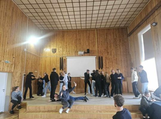 Teatro pamoka „Užkulisiai“: jaunieji aktoriai mokėsi teatro paslapčių