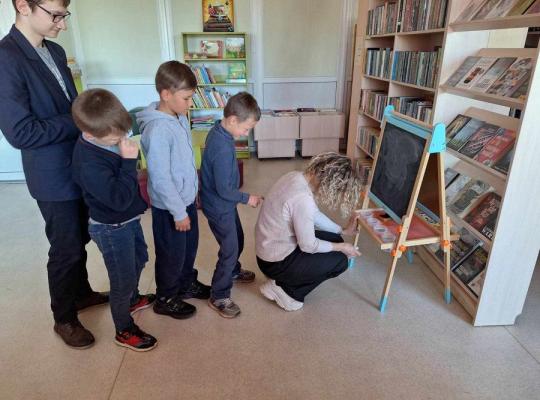 Baisogalos bibliotekoje – popietė „Šaunios idėjos lietingai dienai“