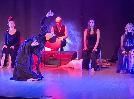 Šeduvos kultūros ir amatų centro scenoje – kelionė, kupina jausmų, muzikos ir įkvepiančių šokio judesių