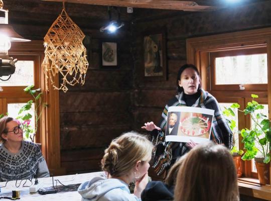 Kleboniškių muziejaus dirbtuvėse nupinti advento vainikai