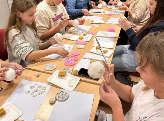 Šeduvos kultūros ir amatų centre pabiro kalėdiniai žaisliukai