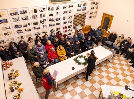 Šeduvoje – jaukus ir prasmingas advento vakaras „Oi, atvažiuoja Šventa Kalėda“