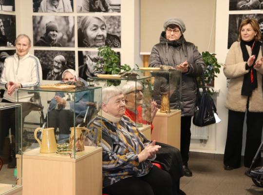 Šeduvos kultūros ir amatų centre atidaryta paroda „Žmonės be grimo“