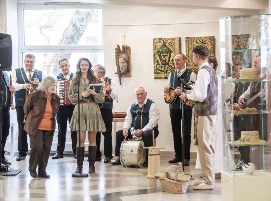 Radviliškio krašto tautodailės paroda „Iš praeities į dabartį“ – kūrybos ir tradicijų kelionė