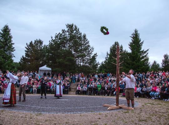 Joninių šventė Eibariškių parke: nuo sutartinės iki laužo liepsnų