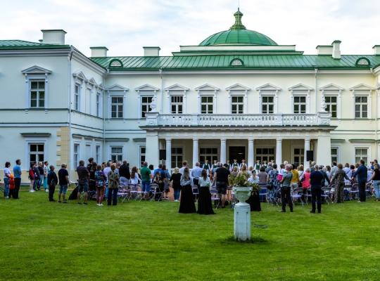 Liepos 6-oji Baisogaloje: tautiškumo, bendrystės ir meno šventė Komaro dvaro parke