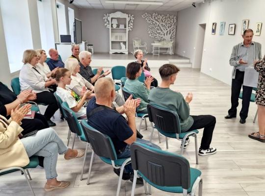 Kūrybos debiutas – atidaryta pirmoji radviliškiečio Aleksandro Glumilin portretų paroda „Veidų kaleidoskopas“