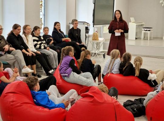 M. K. Čiurlionio 150-ųjų gimimo metinių proga – spalvų ir muzikos garsų dermė bibliotekoje