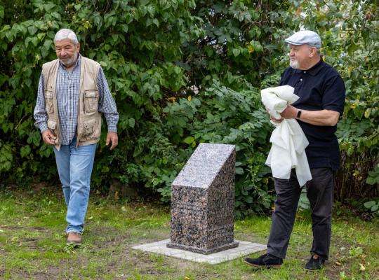 Baisogaloje atidengti išnykusių žydų sinagogų atminties ženklai