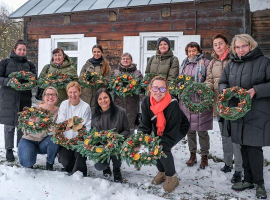 Kleboniškių muziejaus dirbtuvėse sukurti vainikai papuošė namus