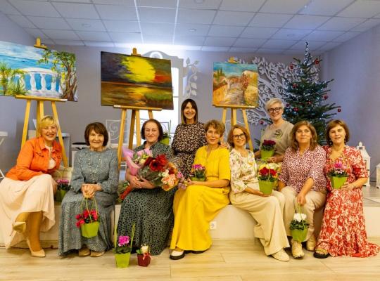 Radviliškio moterų tapytuose paveiksluose – nesibaigianti vasara
