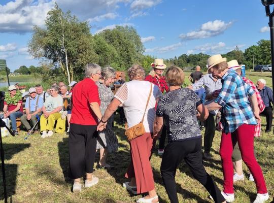 Prie Dauburaičių tvenkinio linksmai paminėtos Antaninės