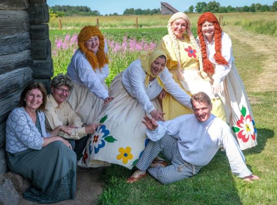 Kleboniškių kaimo buities muziejaus klojime suvaidintas šimtasis spektaklis