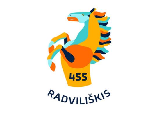 Apie Radviliškio miesto jubiliejinį gimtadienį ir jam skirtus renginius praneš spalvingas žirgas