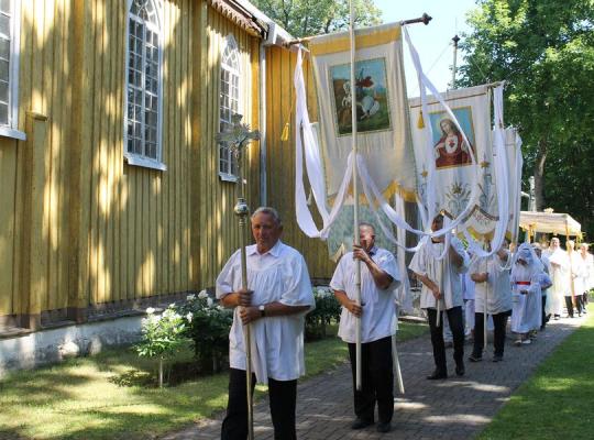 Tradiciniai, bet vis kitokie Šv. Jono atlaidai Pociūnėliuose