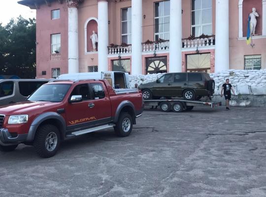 Ukrainos laisvės ir nepriklausomybės gynėjams – du visureigiai iš Radviliškio
