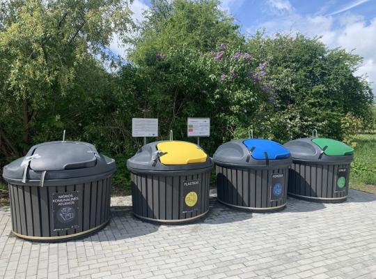Radviliškyje pradėtos eksploatuoti naujai įrengtos antžeminių konteinerių aikštelės