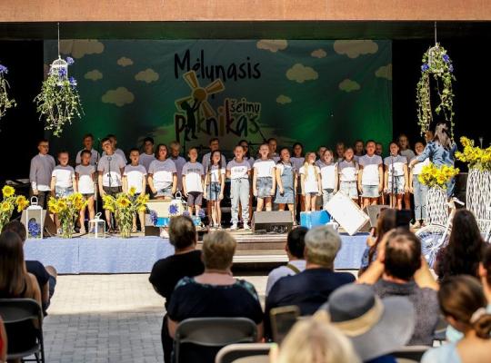„Mėlynasis šeimų piknikas“ jau septintą kartą subūrė šeduvius ir miesto svečius